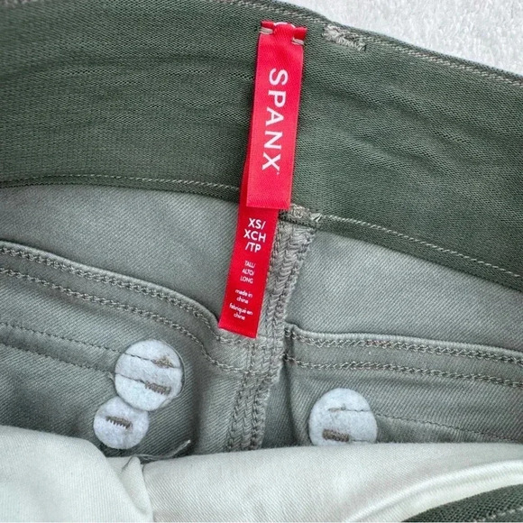 NWT Spanx Stretch Twill Ankle Cargo Pants in Stone Wash Camo size XS TALL - Picture 4 of 9